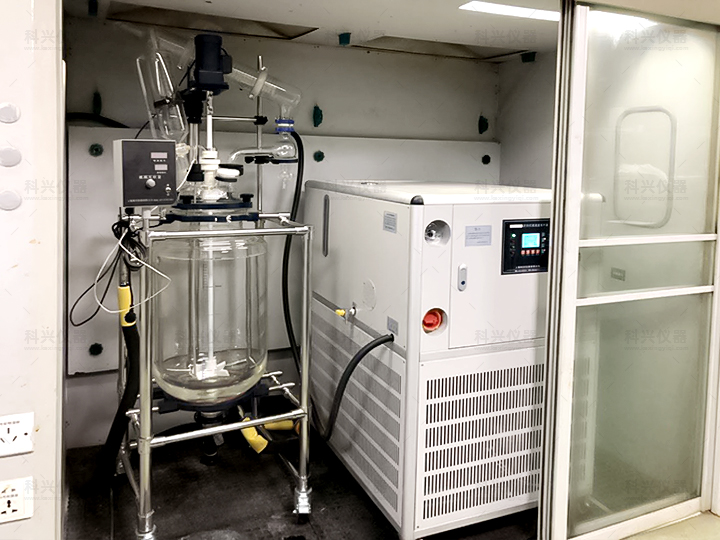 1594001309263956.jpg 防爆玻璃反應(yīng)釜.jpg